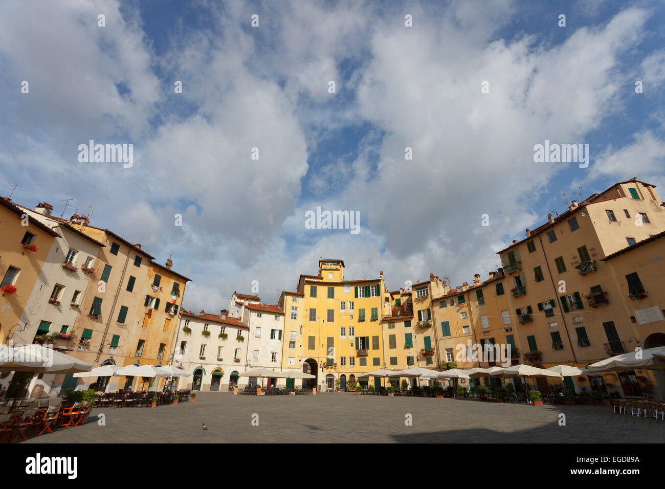 Piazza dell Anfiteatro square with restaurants in the historic centre of Lucca, UNESCO World Heritage Site, Tuscany, Italy, Europe Stock Photo