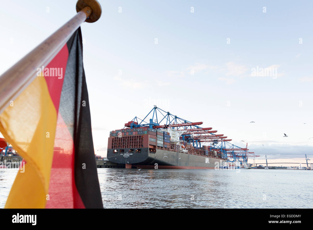 Container ship loading and unloading the container terminal Altenwerder, Hamburg, Germany Stock Photo