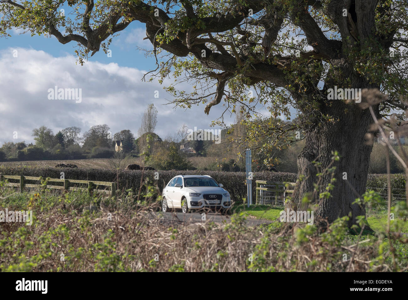 Car parked in field entrance hi-res stock photography and images - Alamy