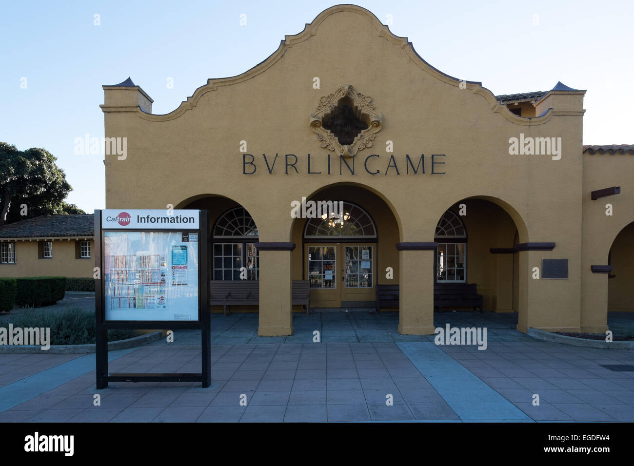 Caltrain station in downtown burlingame hires stock photography and