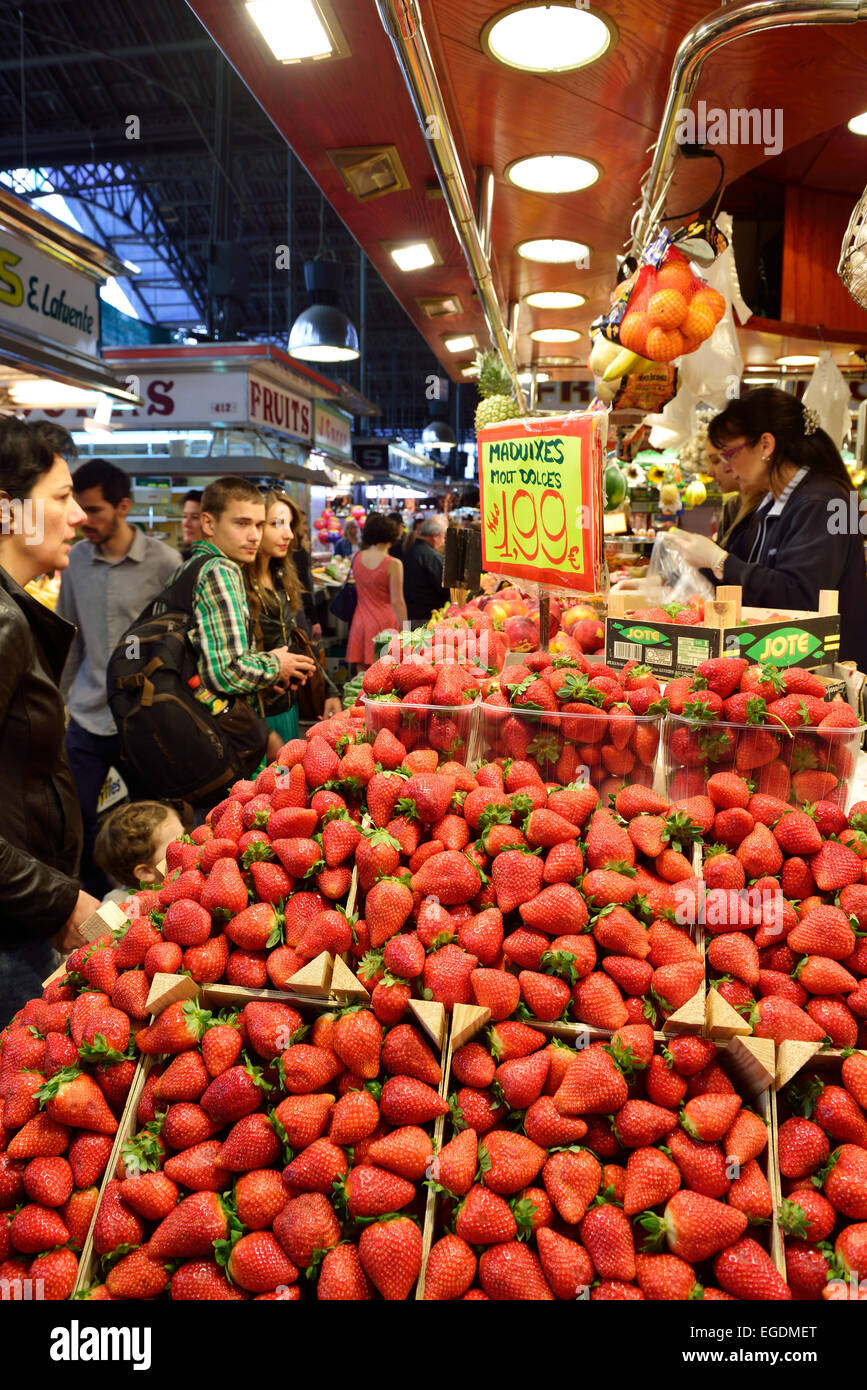 Strawberries at the fruit stall in Boqueria market, La Boqueria, La Rambla, Barcelona, Catalonia, Spain Stock Photo