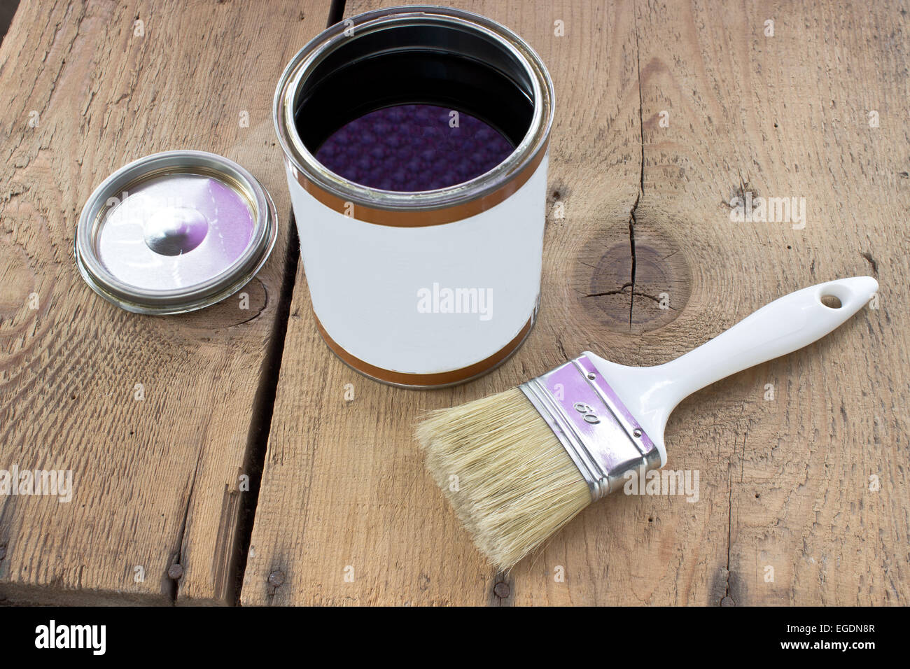 Paint brush and varnish can on wooden background Stock Photo - Alamy