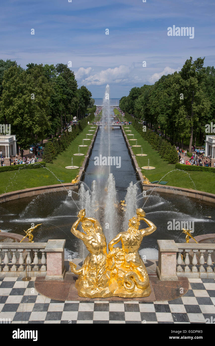 Peterhof Palace and Garden with Grand Cascade in St. Petersburg, Russia  Stock Photo - Alamy