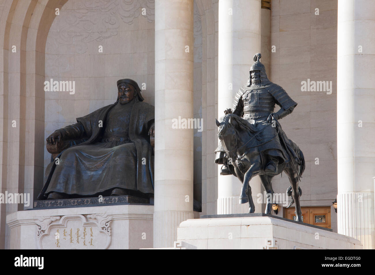 Genghis Khan Statue and colonnades of Parliament House, Sukhbaatar Square, Ulaanbaatar, Mongolia Stock Photo