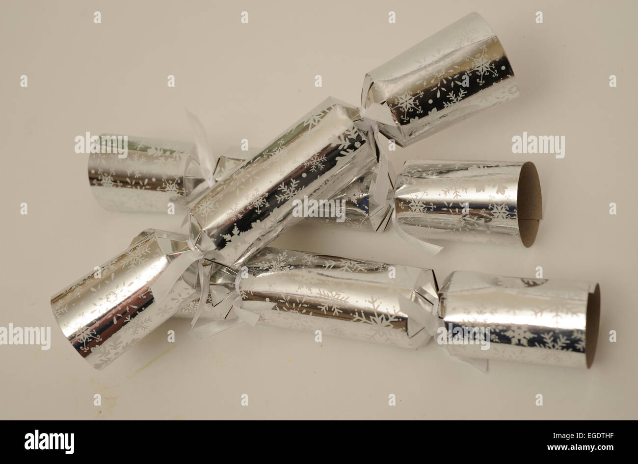 Luxury christmas crackers hi-res stock photography and images - Alamy