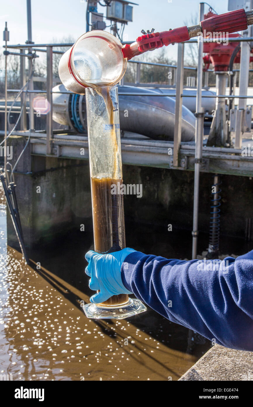 Sewage plant, waste water purification, water sampling for a laboratory