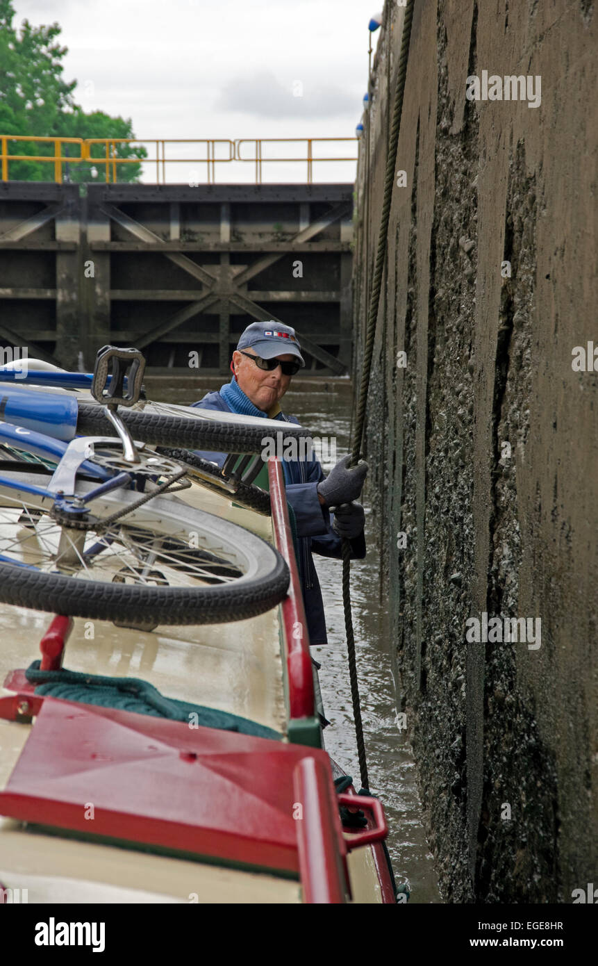 Hold the rope hi-res stock photography and images - Alamy
