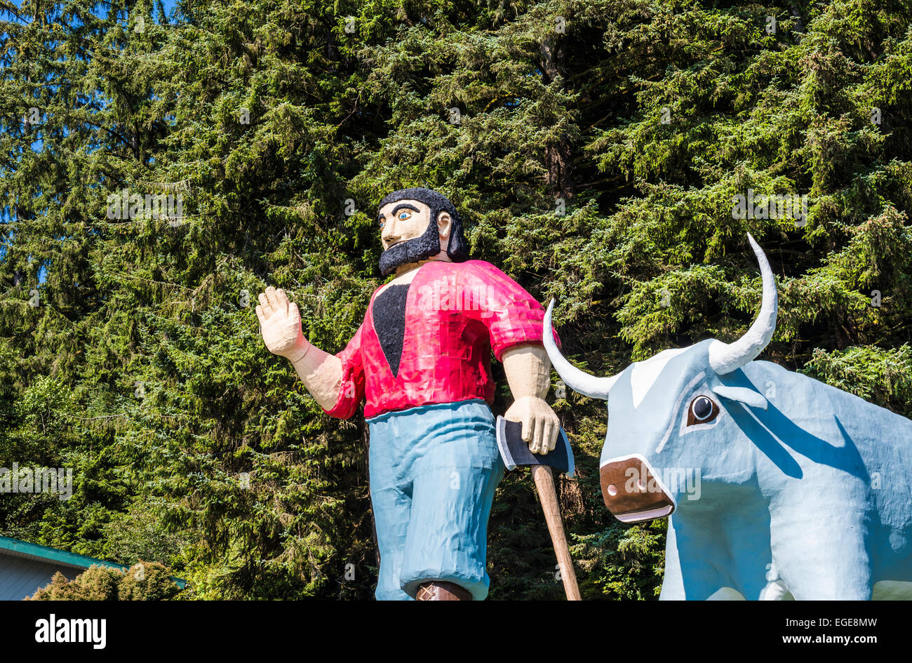 Paul Bunyan and Babe the Blue Ox statues. Trees of Mystery, Klamath
