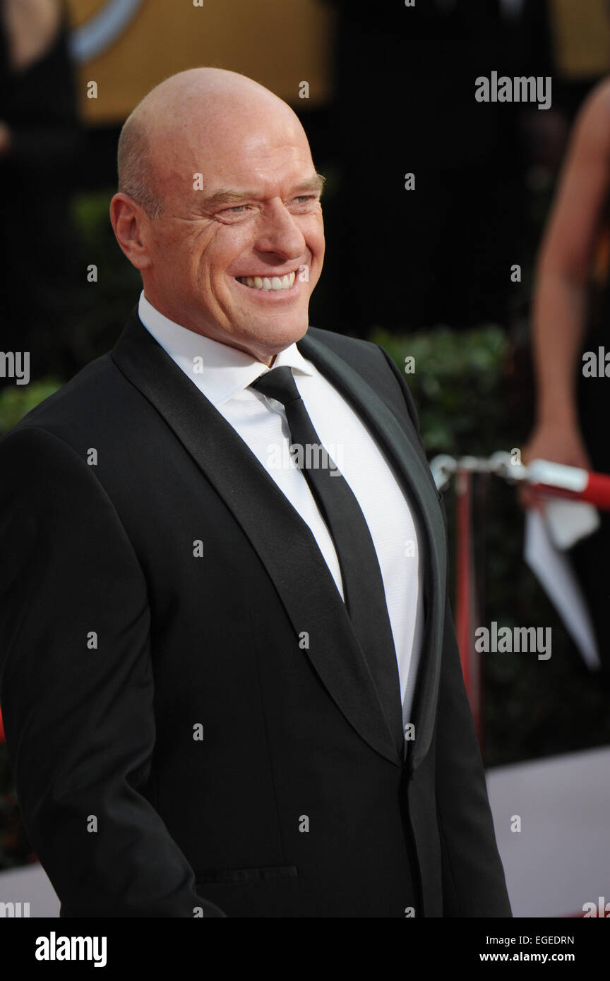 Dean norris full length hi-res stock photography and images - Alamy