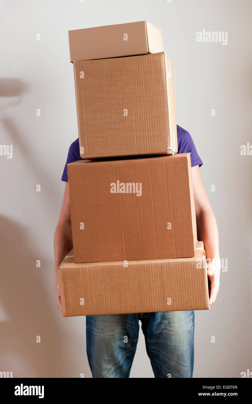 30 years male packing boxes hi-res stock photography and images - Alamy