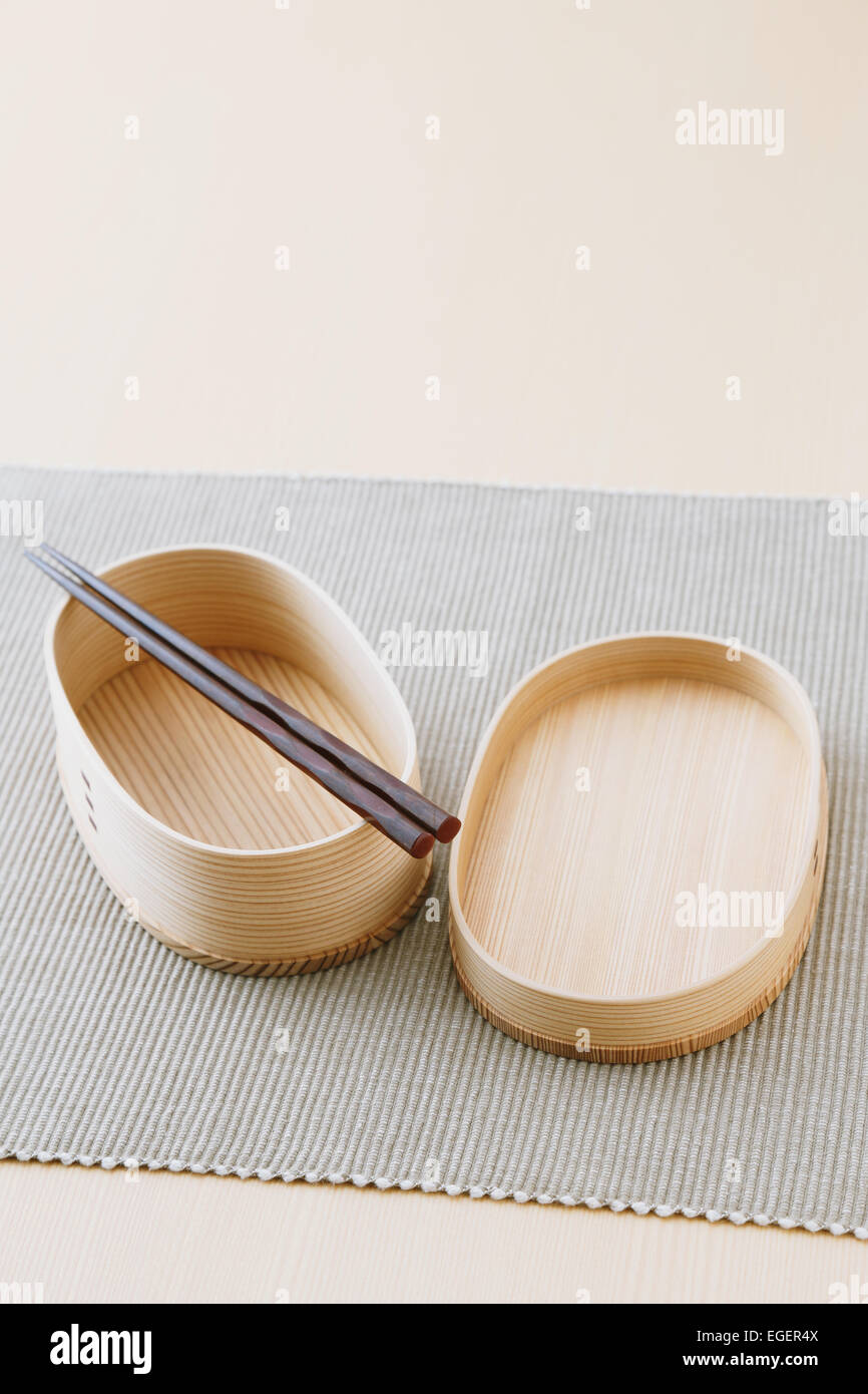 Wappa Bento, Japanese Lunch Box made with Round shaped Wooden Plate,  Shinoda-maki Stock Photo - Alamy