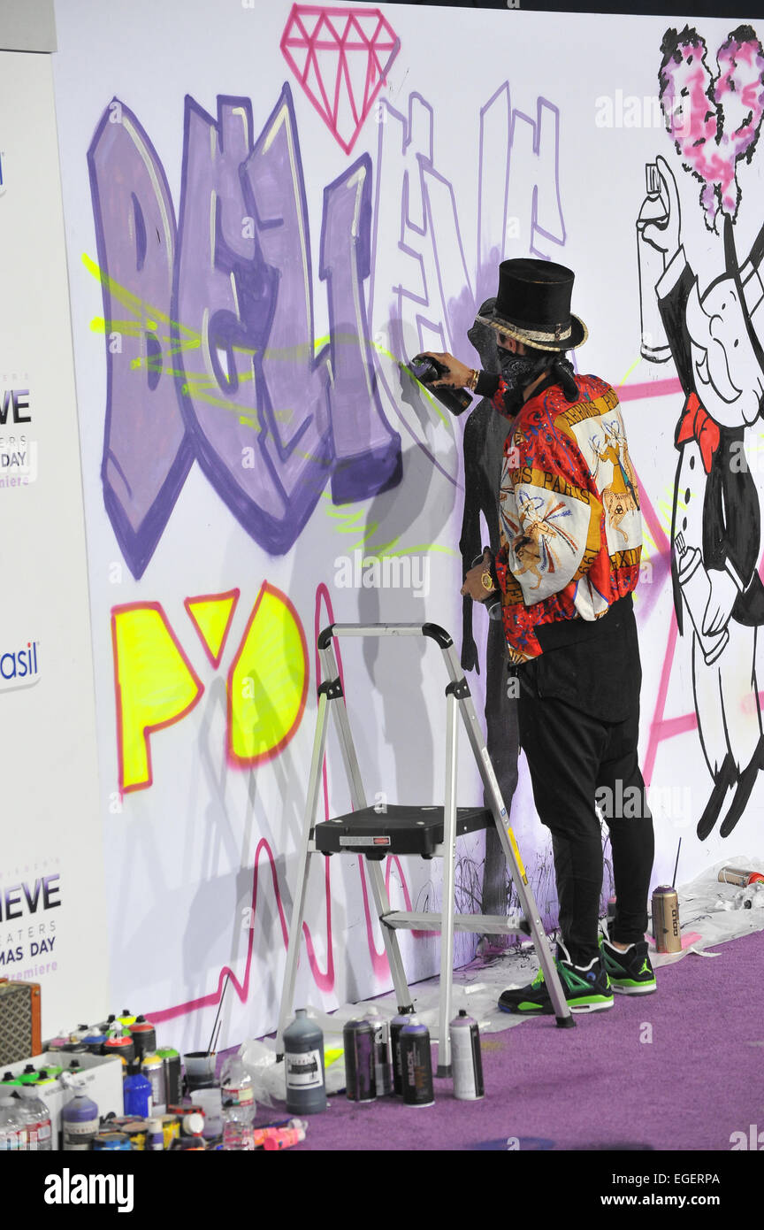 Graffiti Artist Alec Monopoly Teams up with DreamWorks Classics and Forever  21 – WWD