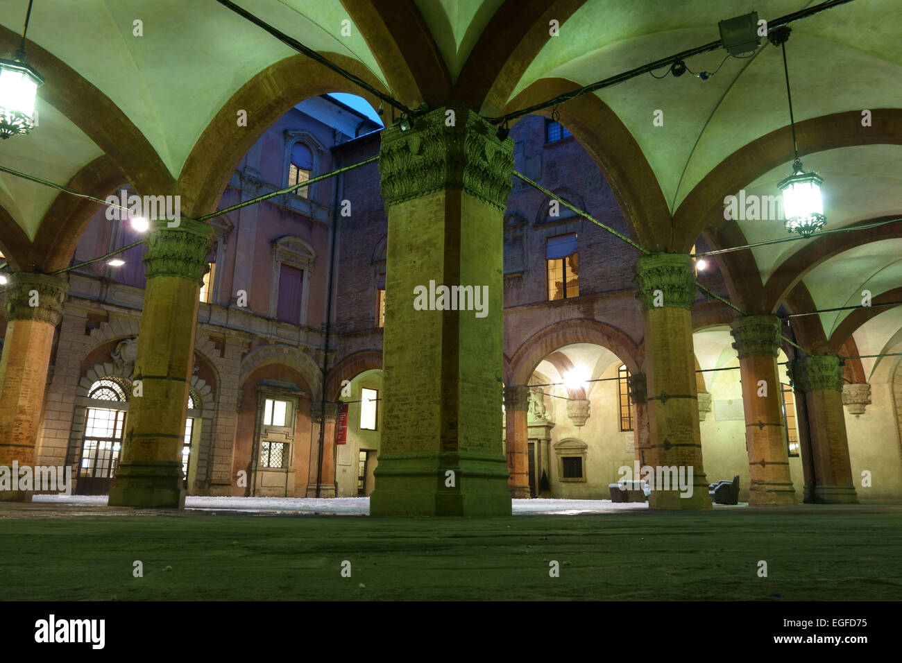 Courtyard of the archiginnasio palace in bologna hires stock