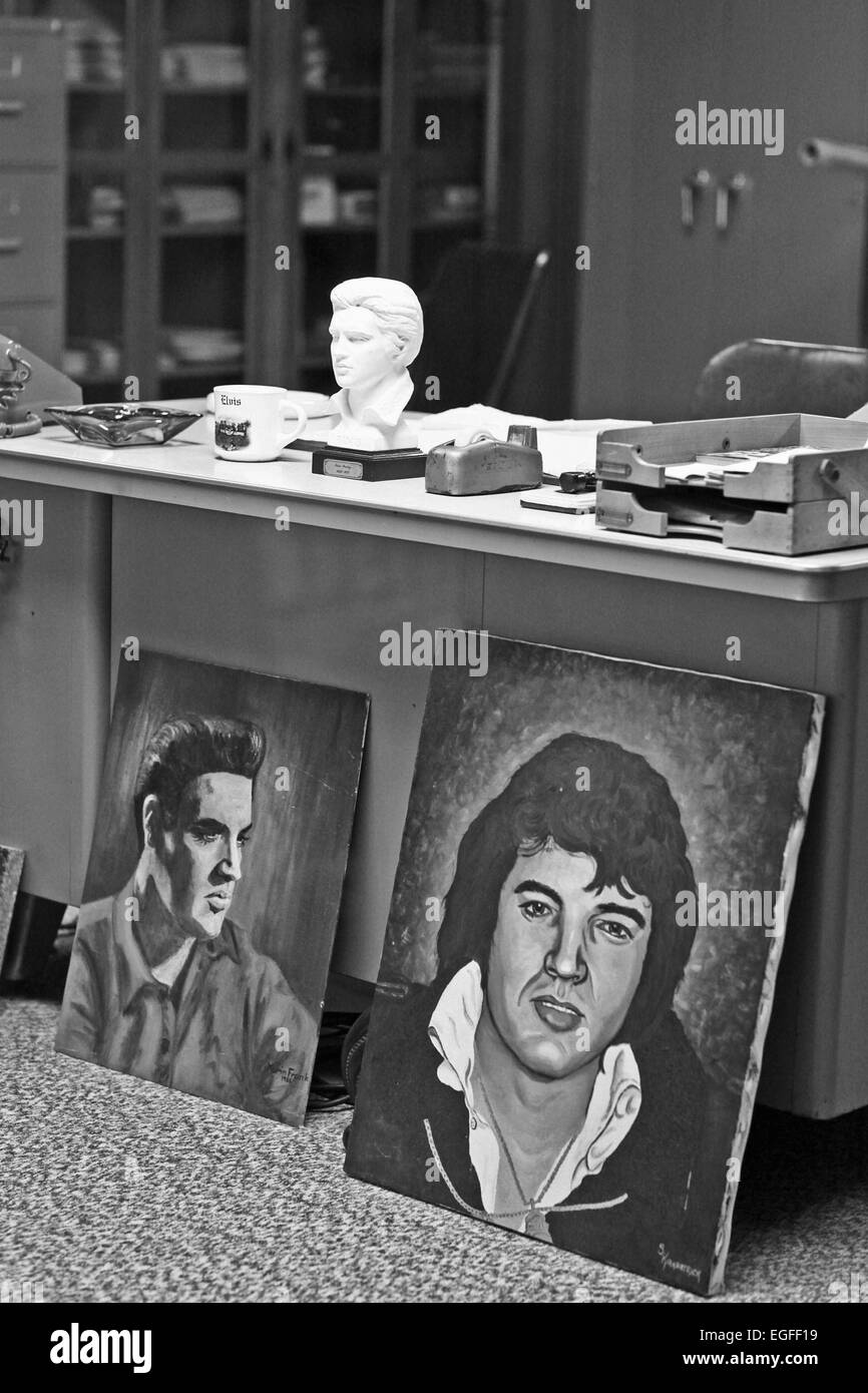 Elvis Portrait paintings and bust at his Graceland mansion Stock Photo