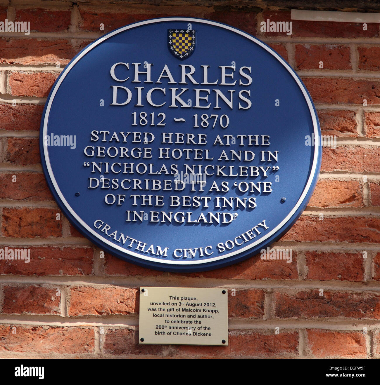 Blue plaque to Charles Dickens in the George Shopping centre, Grantham, once the George Hotel Stock Photo