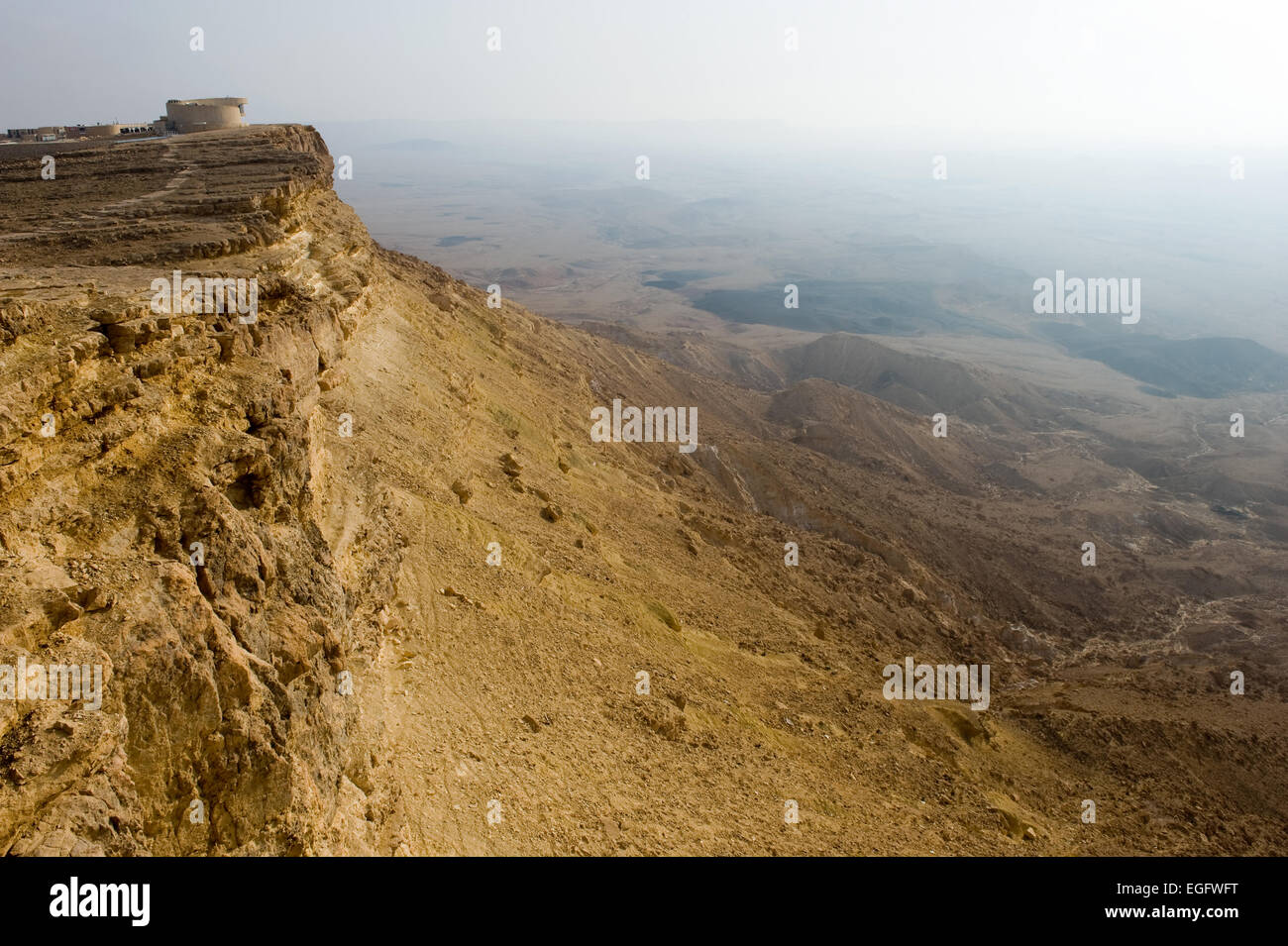 'Ramon observation point' on the edge of the Makhtesh ramon crater in the negev desert Stock Photo