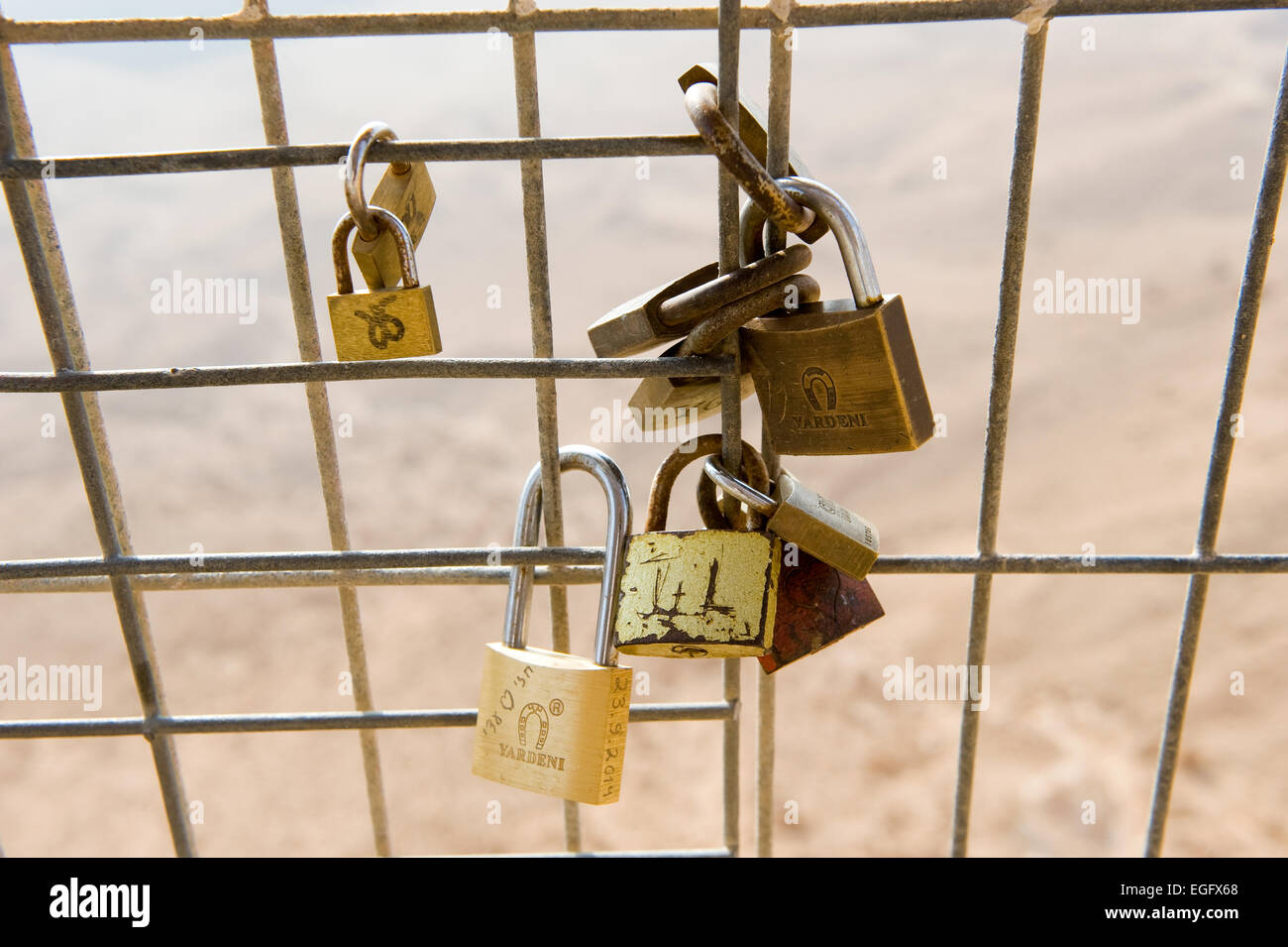 Israeli Padlocks Padlocks on fence hi-res stock photography and images - Alamy