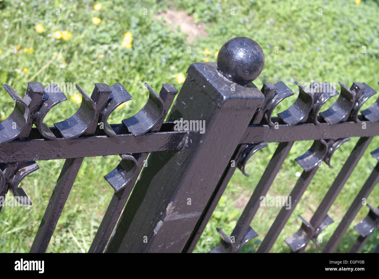 Grass fence park hi-res stock photography and images - Alamy