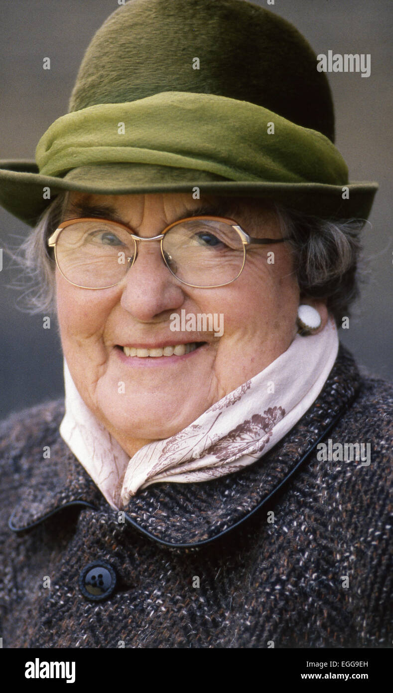 Green hat woman hi-res stock photography and images - Alamy