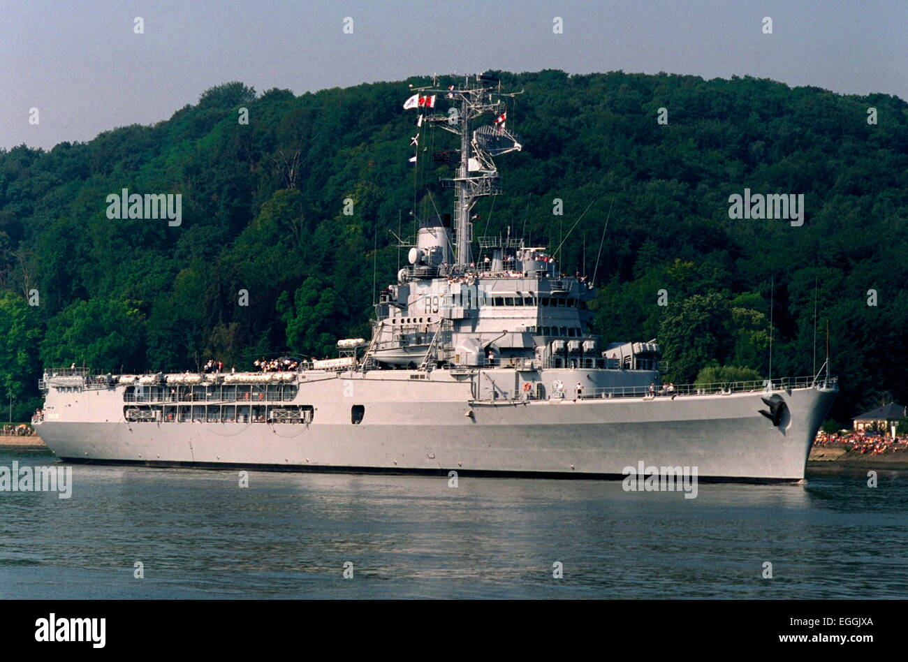 AJAXNETPHOTO. 18TH JULY, 1999. SAHUR, FRANCE. - ARMADA DU SIECLE - ARMADA OF THE CENTURY - HAPPIER DAYS. PRIDE OF THE FRENCH NAVY HELICOPTER CRUISER JEANNE D'ARC UNDER WAY ON THE RIVER SEINE TOWARD LE HAVRE DURING THE FESTIVAL 'SAIL PAST'. PHOTO:JONATHAN EASTLAND/AJAX REF:CD0055_23 Stock Photo