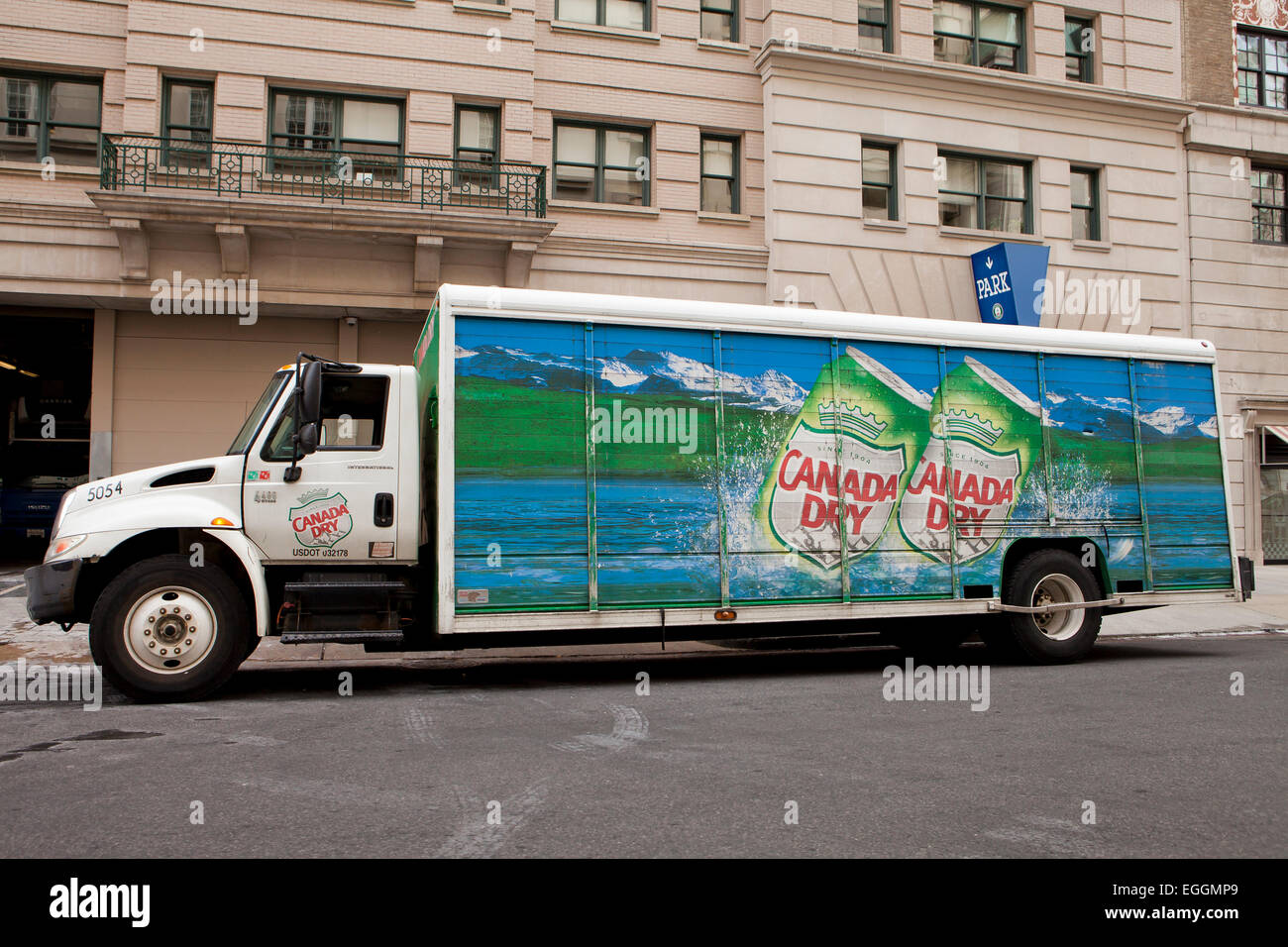 Canada Dry delivery truck USA Stock Photo Alamy