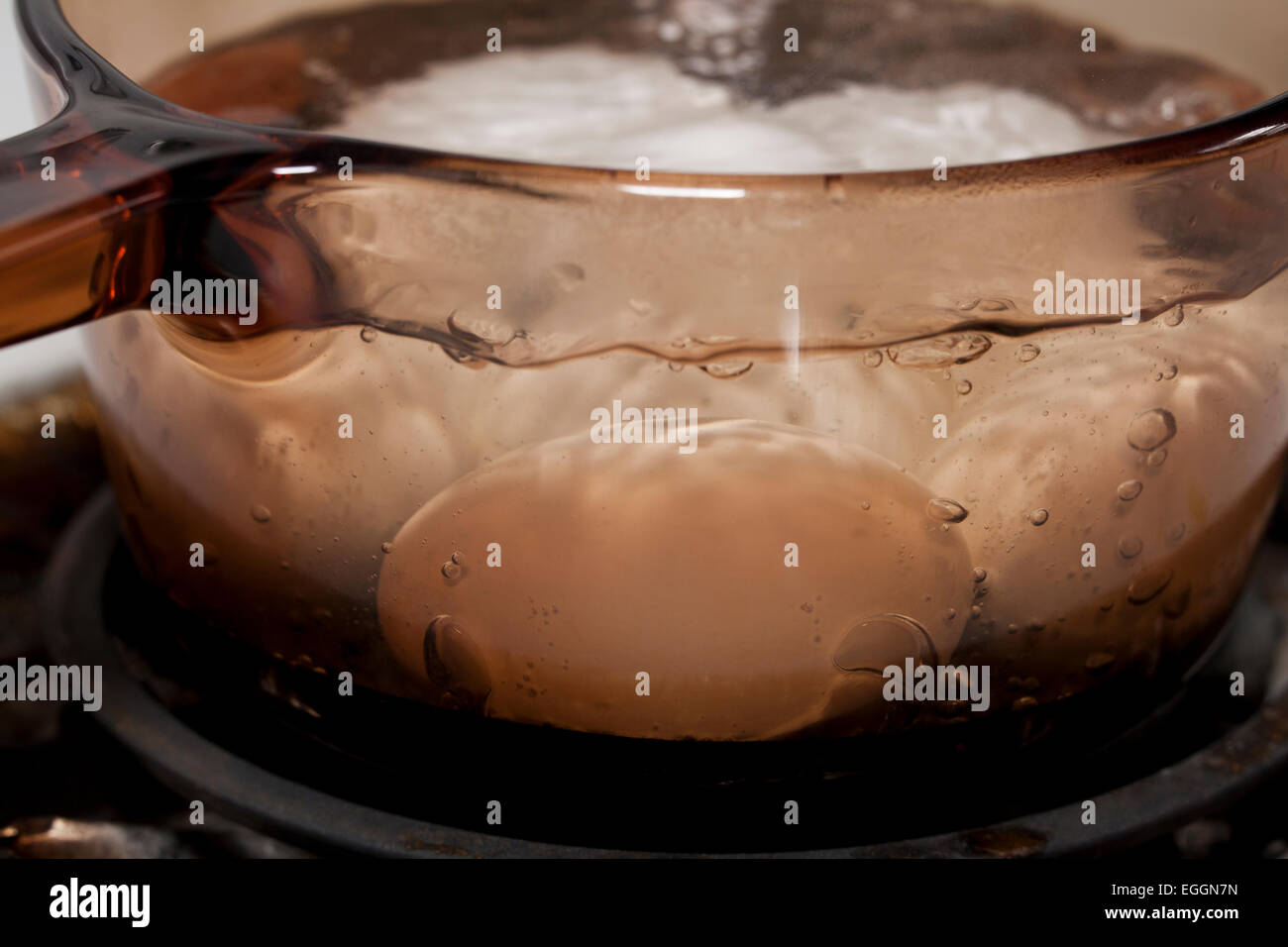 Glass pot boiling water hires stock photography and images Alamy