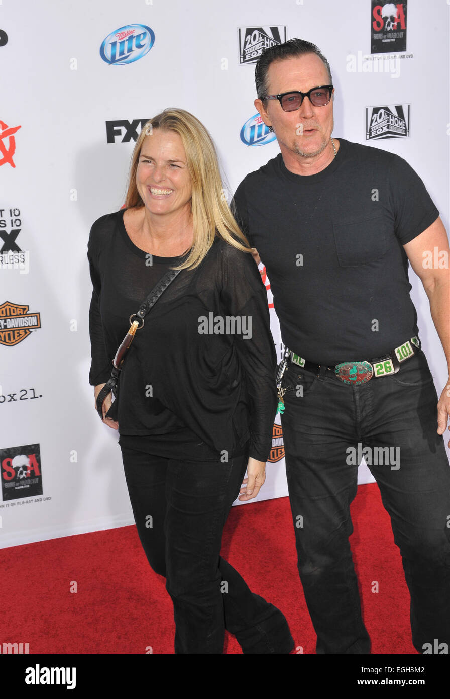 Robert patrick and wife hi-res stock photography and images - Alamy, image size:896x1390