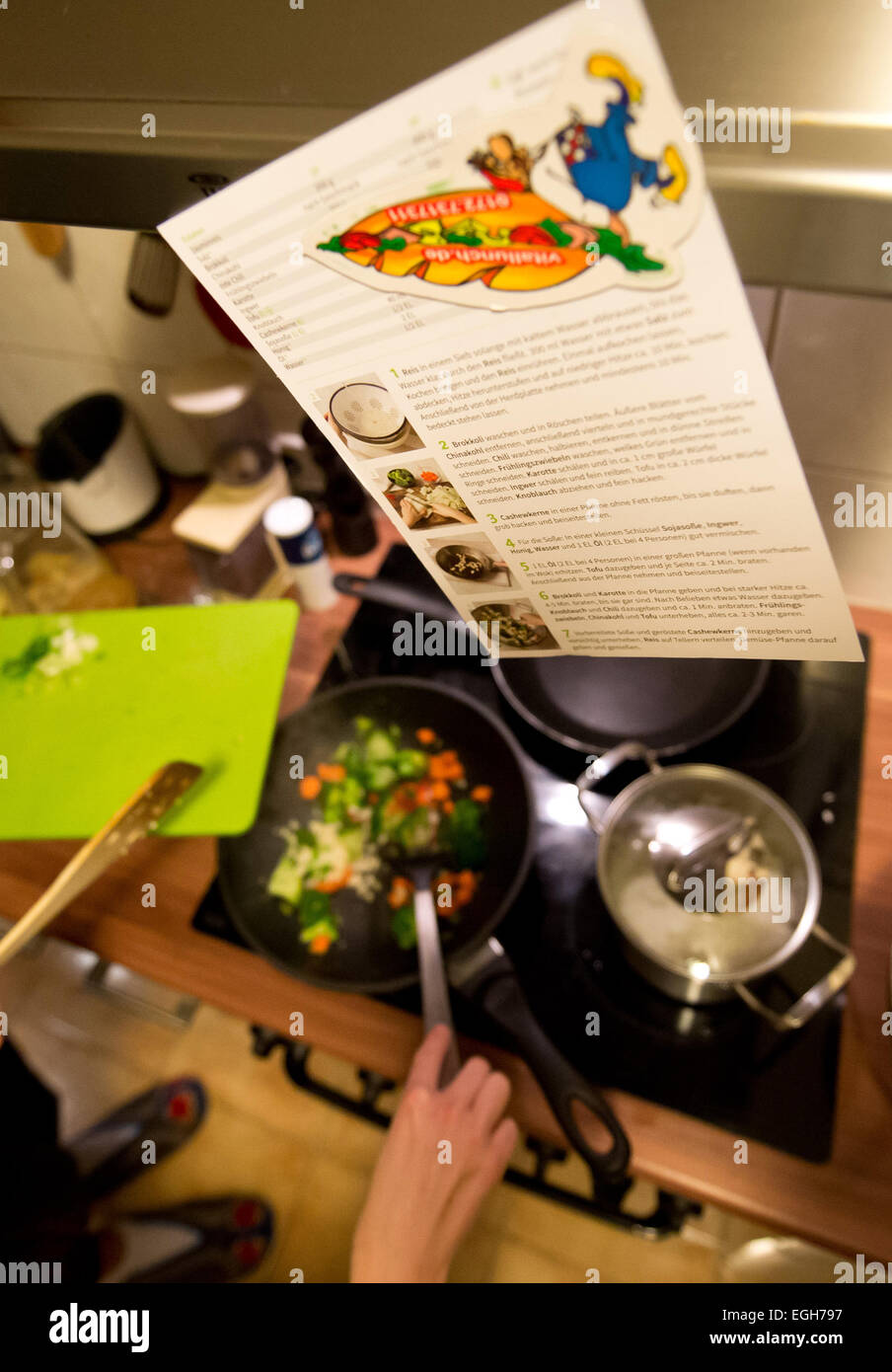 Stuttgart, Germany. 16th Feb, 2015. ILLUSTRATION - A cooking recipe from a HelloFresh cooking box in a kitchen where a woman prepares food in Stuttgart, Germany, 16 February 2015. Photo: Daniel Naupold/dpa/Alamy Live News Stock Photo
