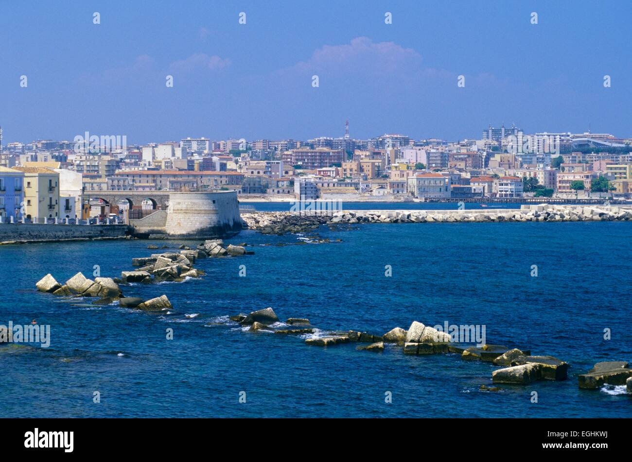 Italy, Sicily, Siracusa city, Ortigia island, East side // Italie. Sicile, Ville de Syracuse, île d'Ortygie, côte Est Stock Photo