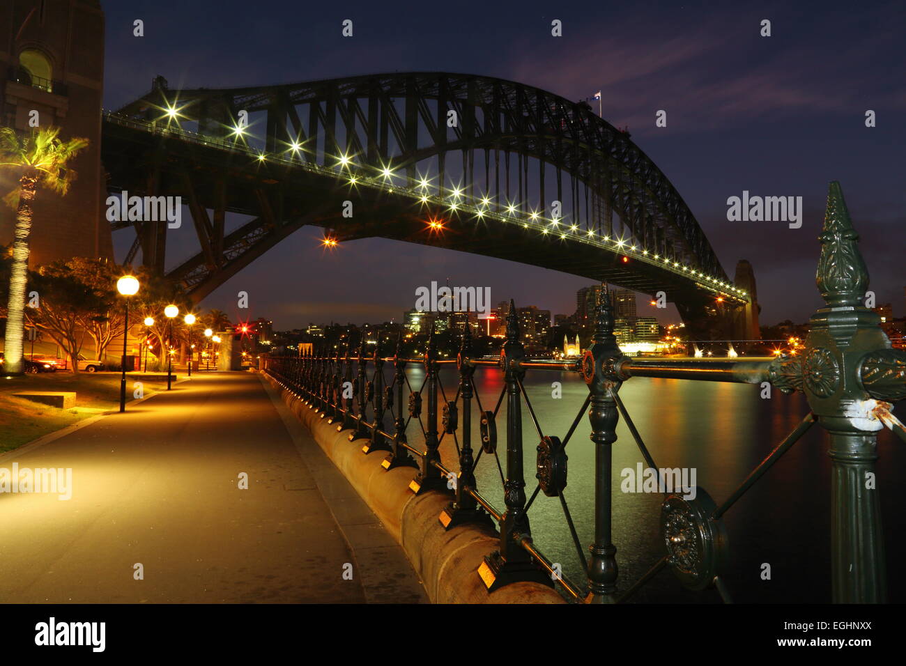 Dawn breaks over the iconic Sydney Harbour Bridge, Sydney, New South Wales, Australia. Stock Photo