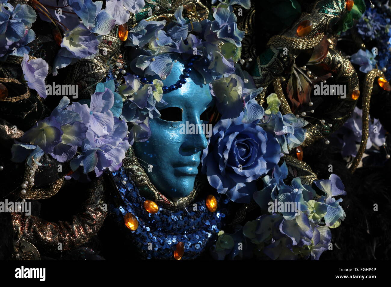 Blue carnival mask Venice carnival Stock Photo - Alamy