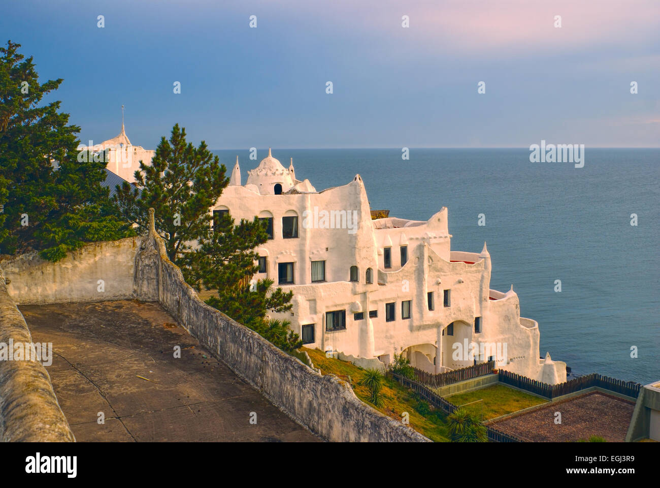 Side-view of Carlos Paez Villaro's villa with azure ocean in the background Stock Photo