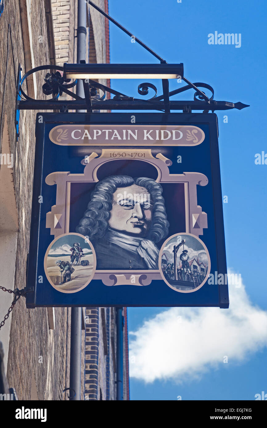 London, Wapping   The Captain Kidd public house in Wapping High Street Stock Photo