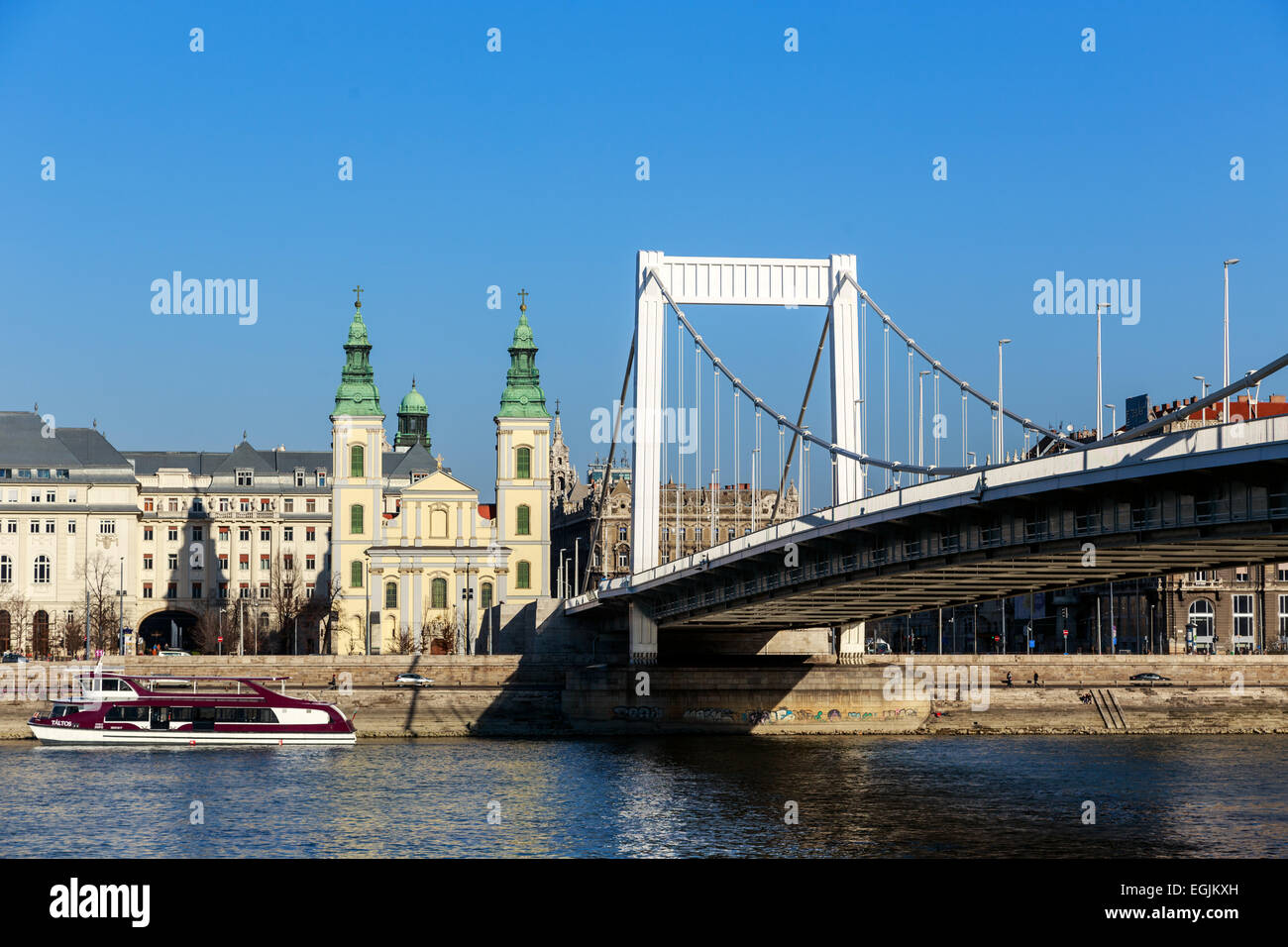 BUDAPEST, HUNGARY - Februar 15, 2015: Elisabeth Bridge (Hungarian: Erzsebet hid) is the third newest bridge of Budapest, Hungary Stock Photo