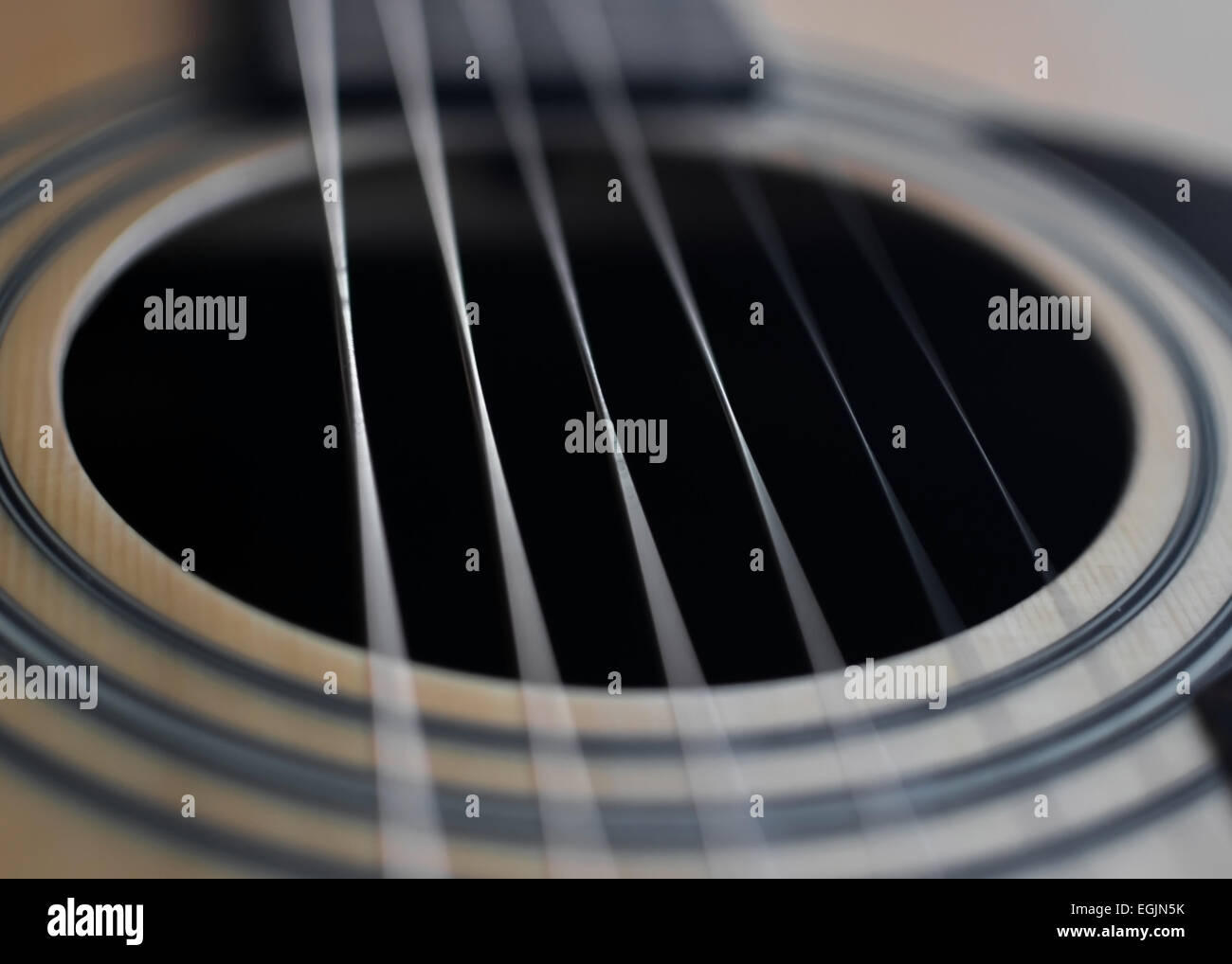 Guitar strings vibrating hi res stock photography and images Alamy