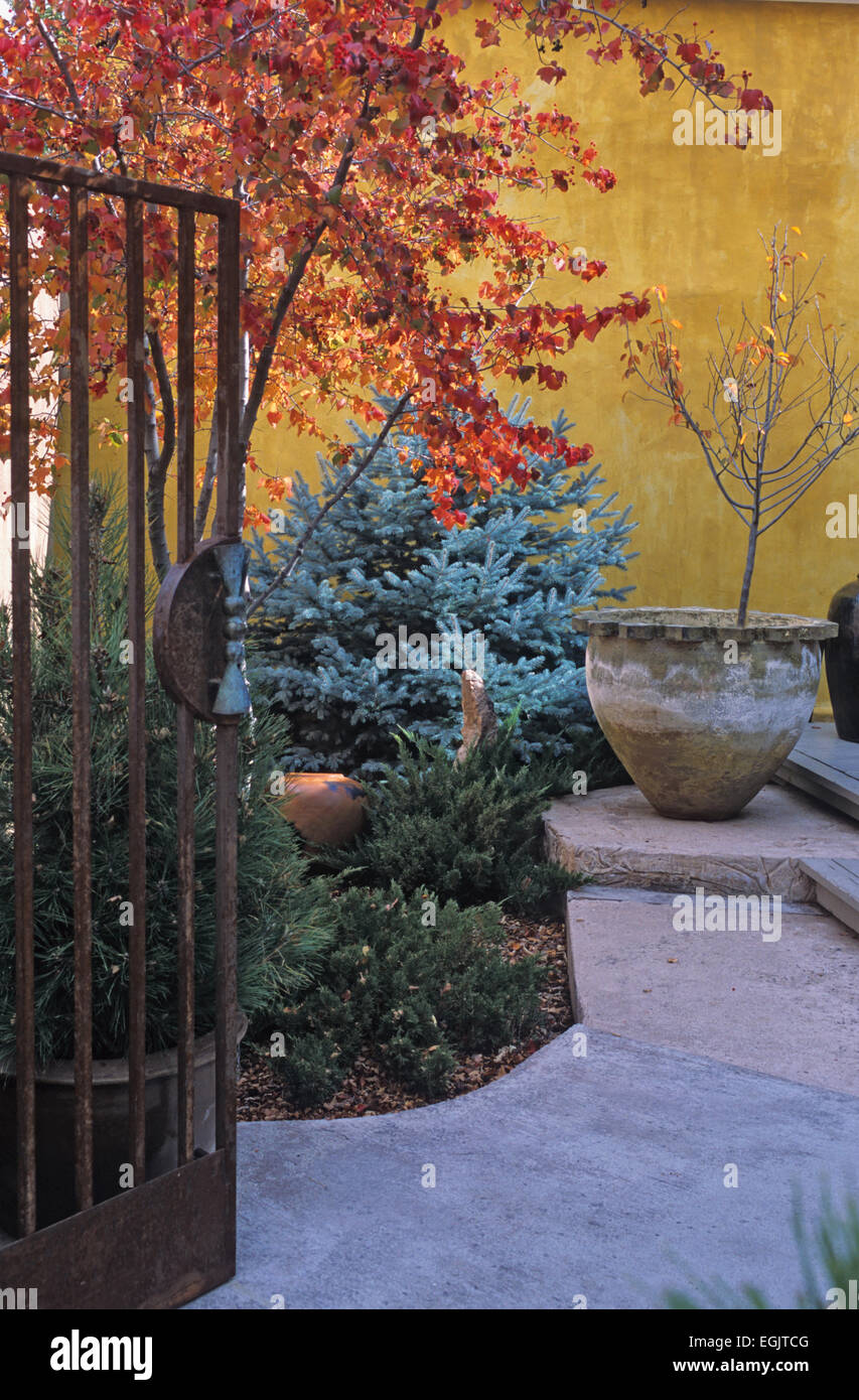 Courtyard entrance hi-res stock photography and images - Alamy