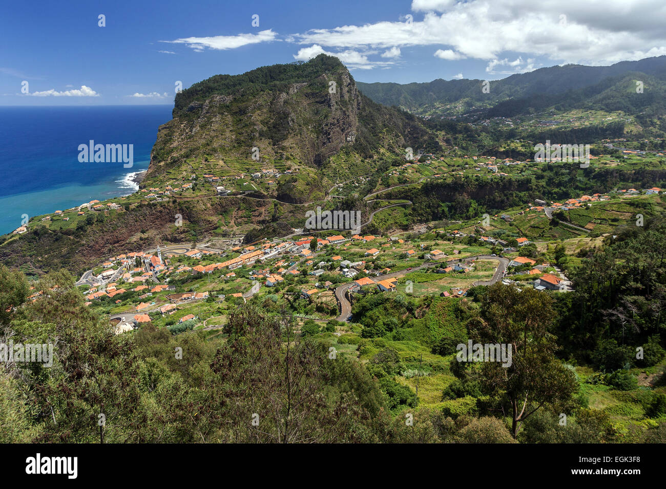 Ausblick auf Faial und den Penha de Águia oder Adlerfelsen, Madeira, Portugal Stock Photo
