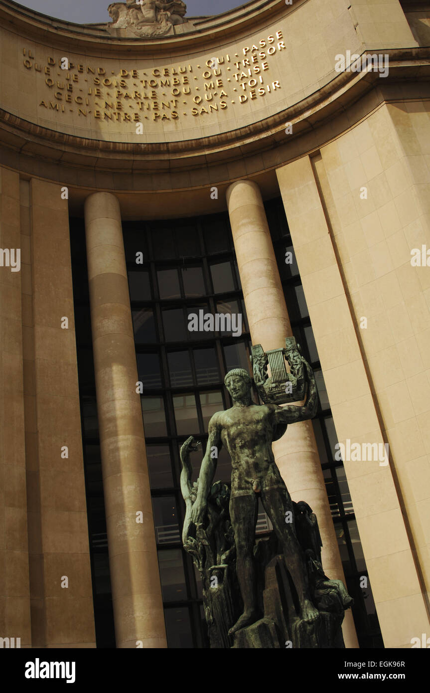 France. Paris. Museum of Man. Anthropology museu. Chaillot palace. Detail sculpture. Exterior facade. Stock Photo