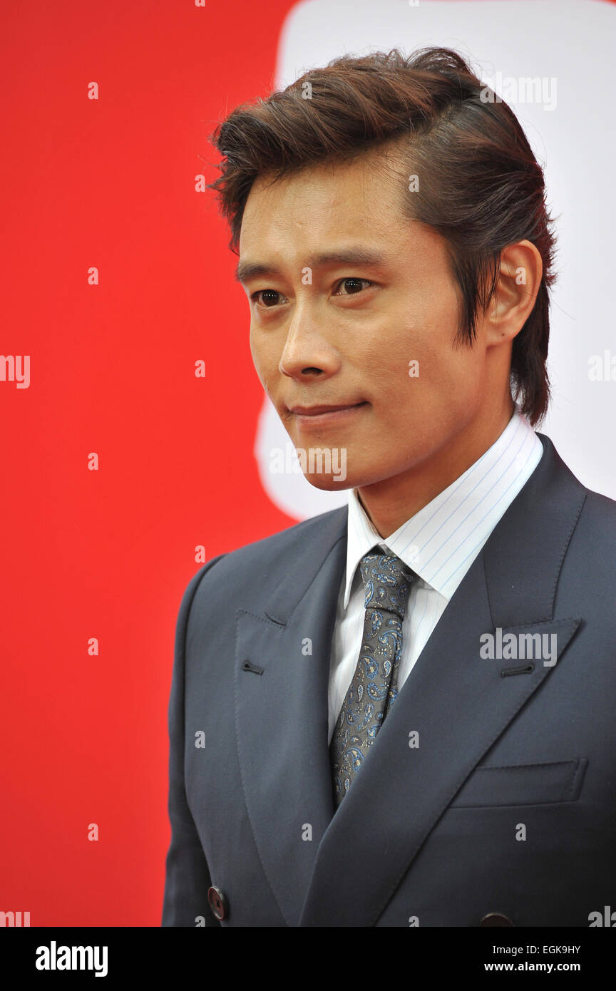 Portrait actor suit tie korean south korean asian hi res stock photography and images Alamy