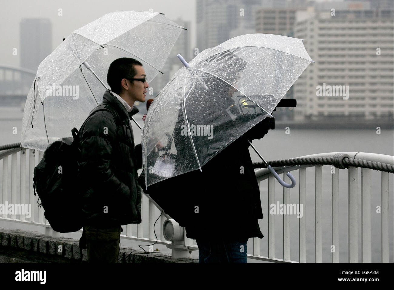 Tokyo, Japan. 26th February, 2015. Members of the media wait for the Duke of Cambridge to arrive in Tokyo by boat on February 26th, 2015. The Prince flew in to Tokyo International Airport on Thursday afternoon and then traveled to Tokyo city on a cruise boat to visit the historic Hama Rikyu gardens and a traditional Japanese tea house. He arrived on a rainy day but nevertheless Japanese TV crews were out to try to catch a glimpse of the Prince as his boat entered Tokyo Harbour and passed under the Rainbow Bridge. Credit:  Aflo Co. Ltd./Alamy Live News Stock Photo