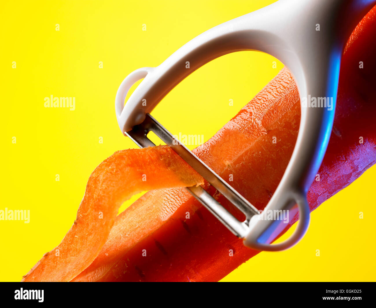 Peeling carrot peeler close up hi-res stock photography and images - Alamy