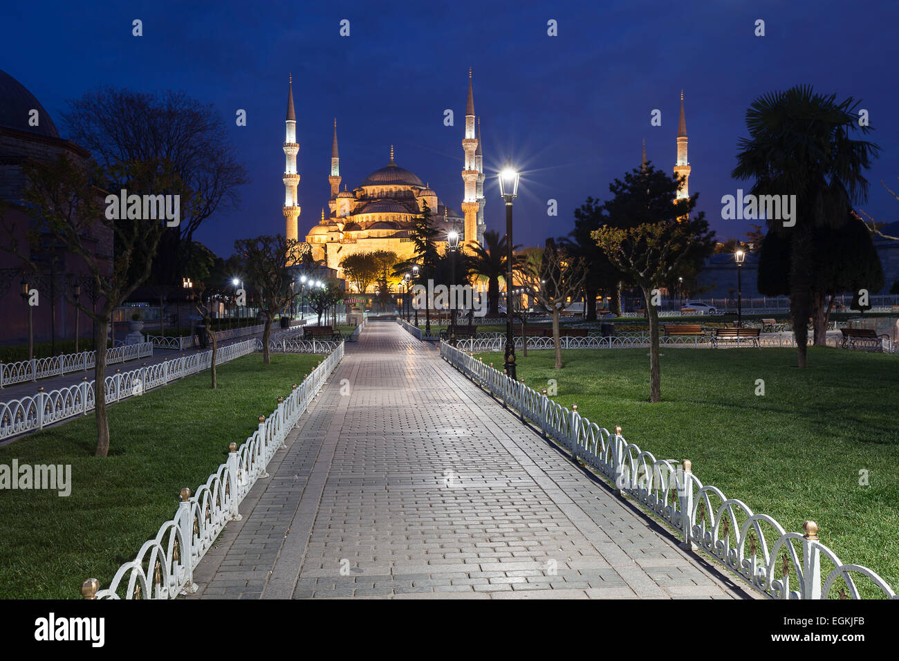 Sultanahmet Blue Mosque at night, Istanbul, Turkey Stock Photo - Alamy