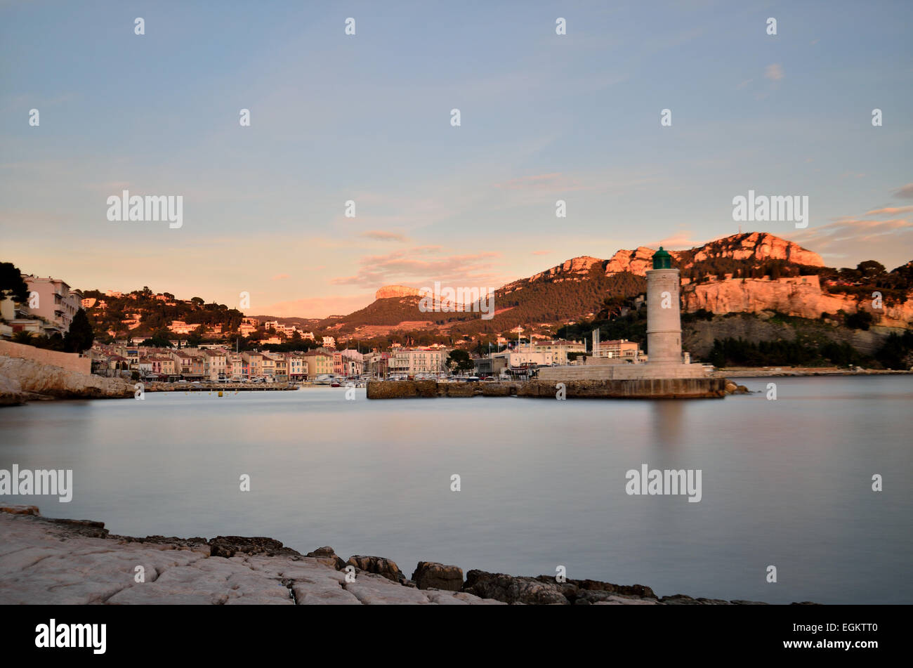 Sunset on the Port of Cassis, France Coucher de soleil sur l'entrée du port de Cassis, France Stock Photo