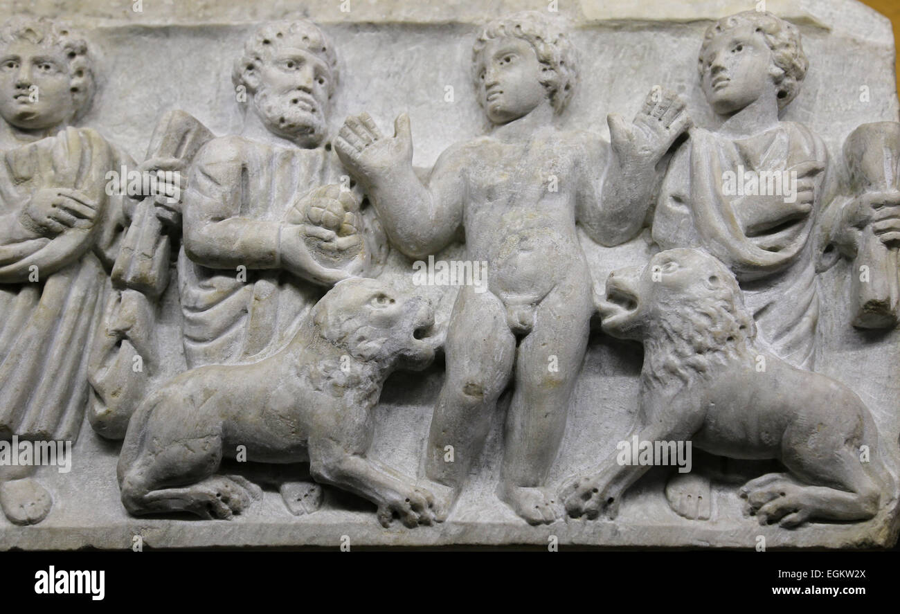 Early Christian art. Roman period. Fragments of sarcophagus lids and fronts. 4th c. AD. Daniel in the lions' den. Vatican M. Stock Photo