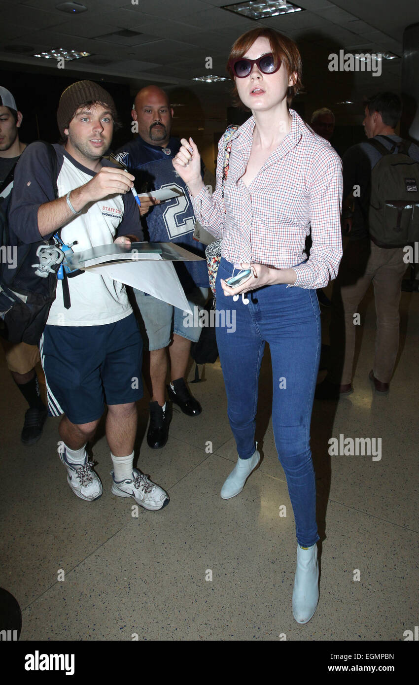 Karen Gillan arrives at Los Angeles International (LAX) airport Featuring: Karen  Gillan Where: Los Angeles, California, United States When: 24 Aug 2014  Stock Photo - Alamy