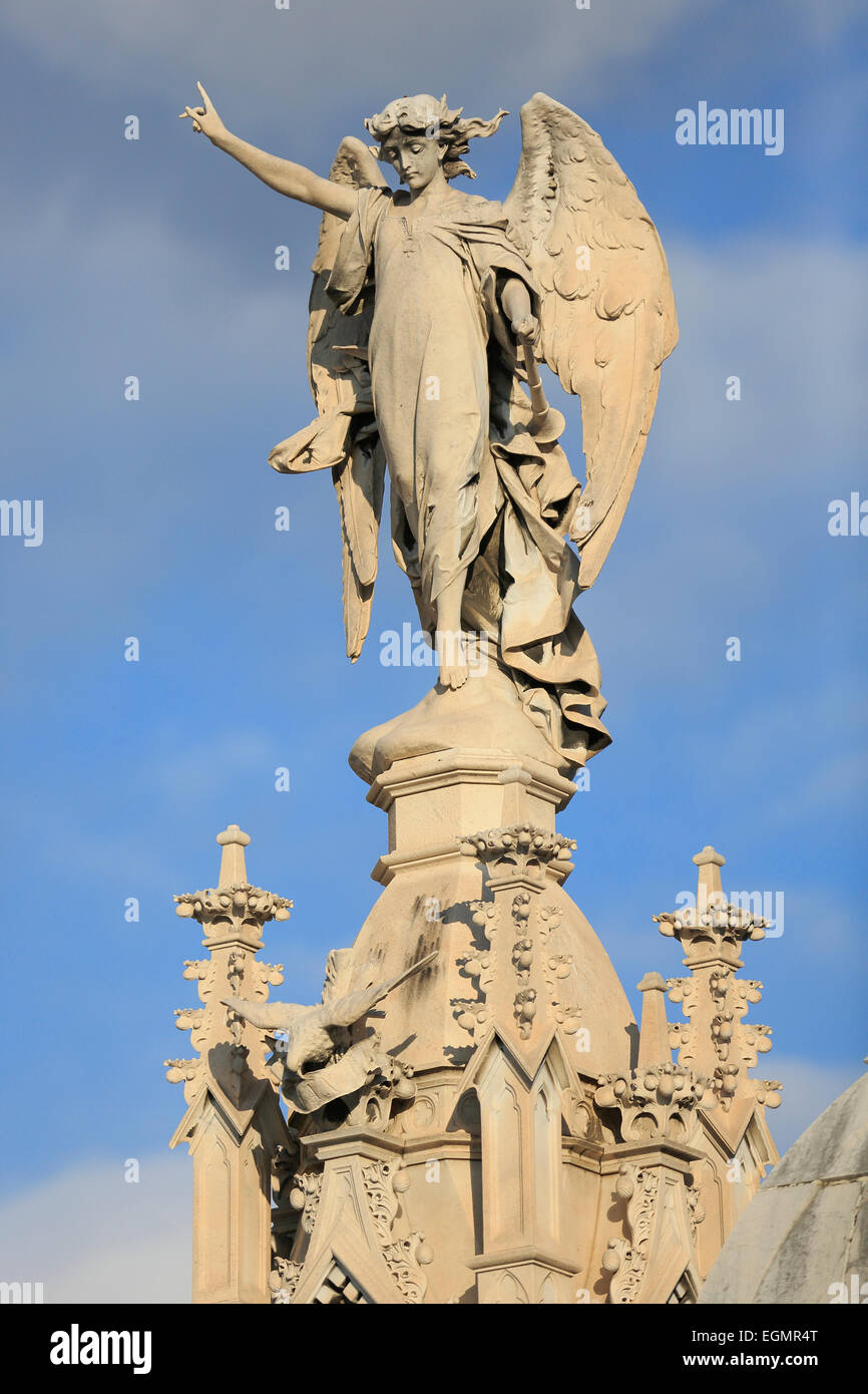 Angel on a monumental tomb, Cimetière du Château cemetery on the castle hill, Nice, Alpes-Maritimes department, Cote d'Azur Stock Photo