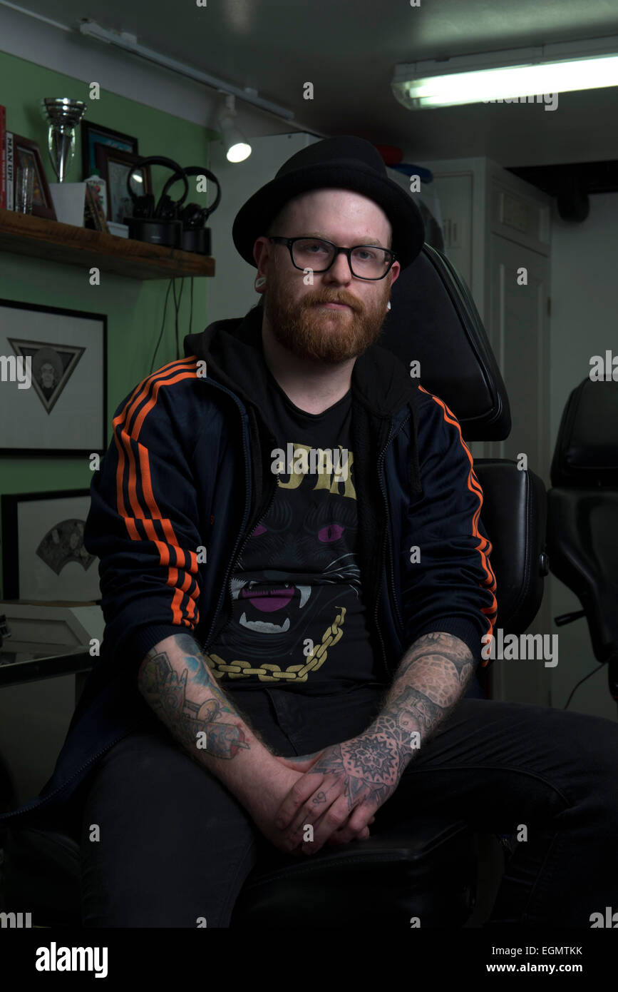 dark stylized portraits of Brighton tattoo artists lit by a light looking like a Rembrandt portrait, all taken in their studios Stock Photo - Alamy dark stylized portraits of Brighton tattoo artists lit by a light looking like a Rembrandt portrait, all taken in their studios Stock Photo - Alamy