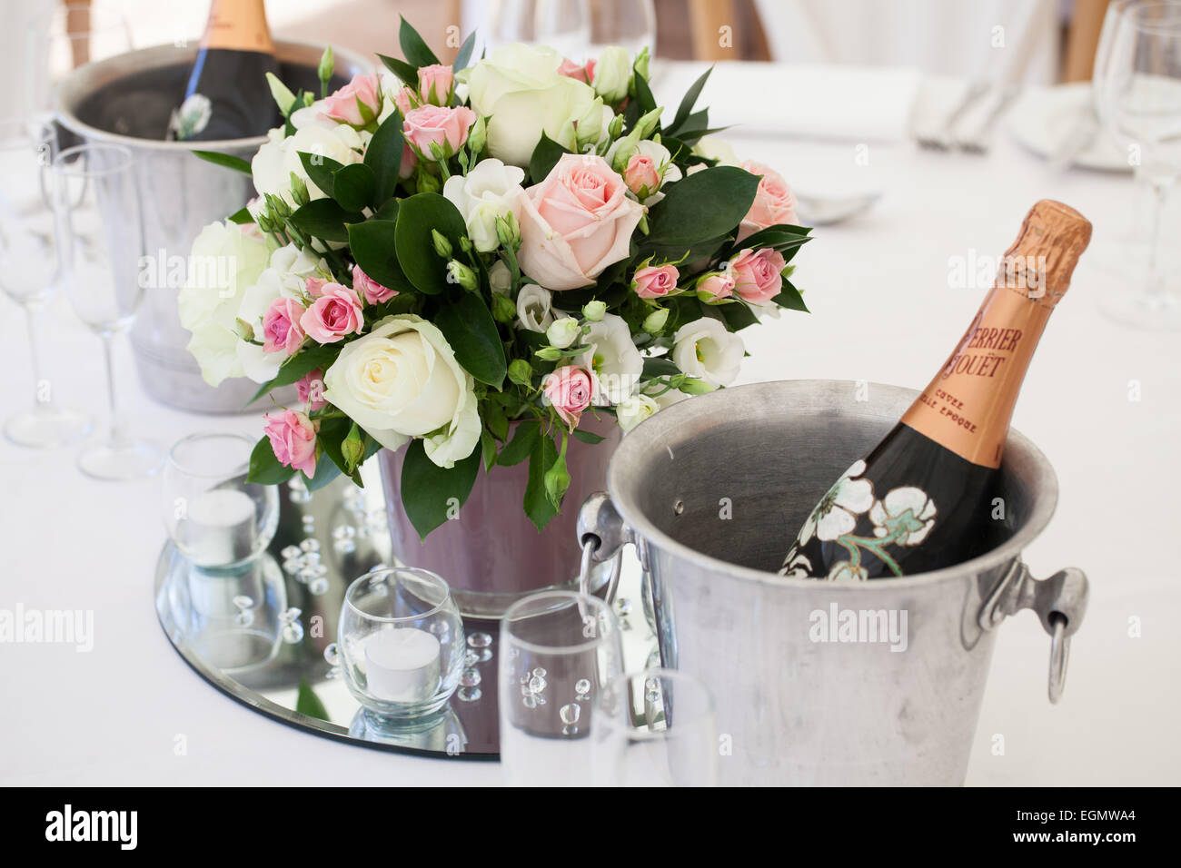 Flowers and champagne hi-res stock photography and images - Alamy
