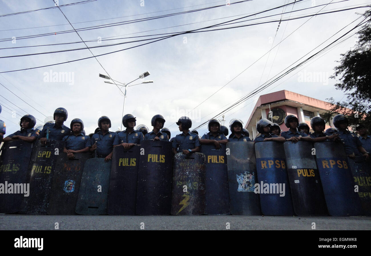 Manila, Philippines. 27th February, 2015. Philippine policemen gather outside the gates of Mendiola Peace Arch during a rally near Malacanang Palace. The protesters are calling for the resignation of President Benigno Aquino III over the Mamasapano incident that resulted in the deaths of wanted Malaysian bombmaker Zulkifri 'Marwan' bin Hir, 44 police commandos, 18 Muslim rebels, and 8 civilians. Credit:  Richard James Mendoza/Pacific Press/Alamy Live News Stock Photo
