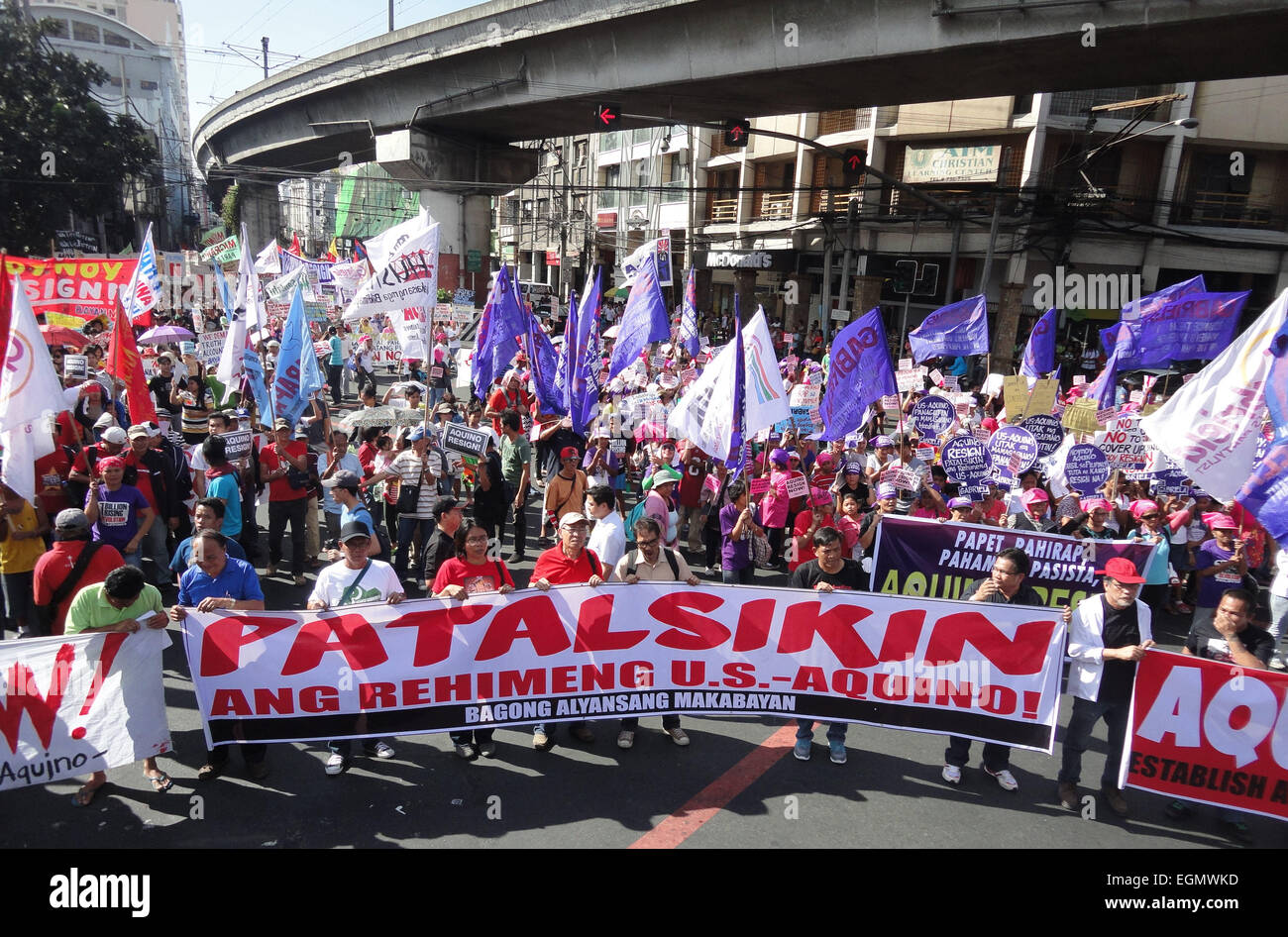 Manila, Philippines. 27th February, 2015. Protesters converge during a rally at Mendiola bridge near Malacanang Palace calling for the resignation of Philippine President Benigno Aquino III. Credit:  Richard James Mendoza/Pacific Press/Alamy Live News Stock Photo